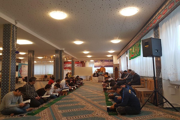 Berlinin İslam Mərkəzində Quranla üns məclisi