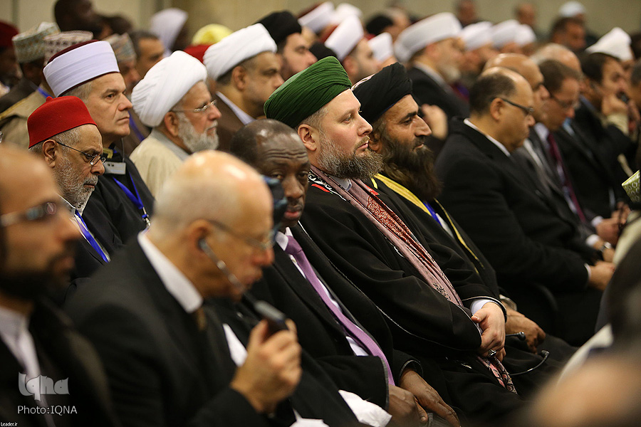 Immagini incontro della Guida Suprema con ospiti conferenza Unità Islamica