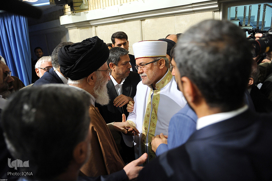 Immagini incontro della Guida Suprema con ospiti conferenza Unità Islamica