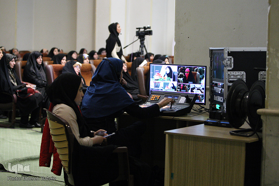 Afghan Memorizer Praises Iranian Women’s Presence in Quranic Fields