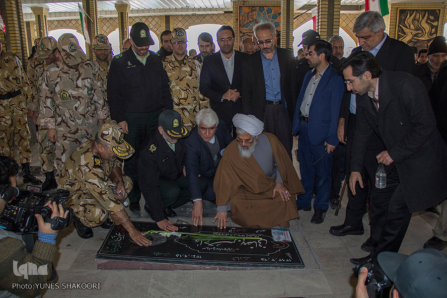 غبار روبی مزار شهدا به مناسبت آغاز دهه فجر