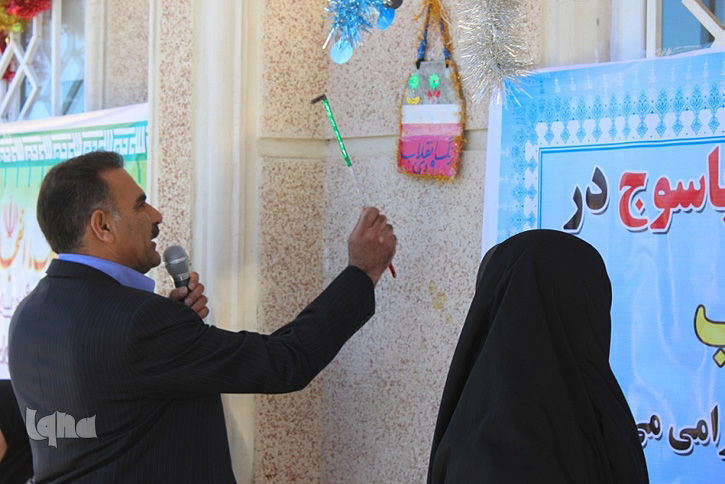 نواختن زنگ انقلاب در دبیرستان دخترانه ۹ دی یاسوج‎