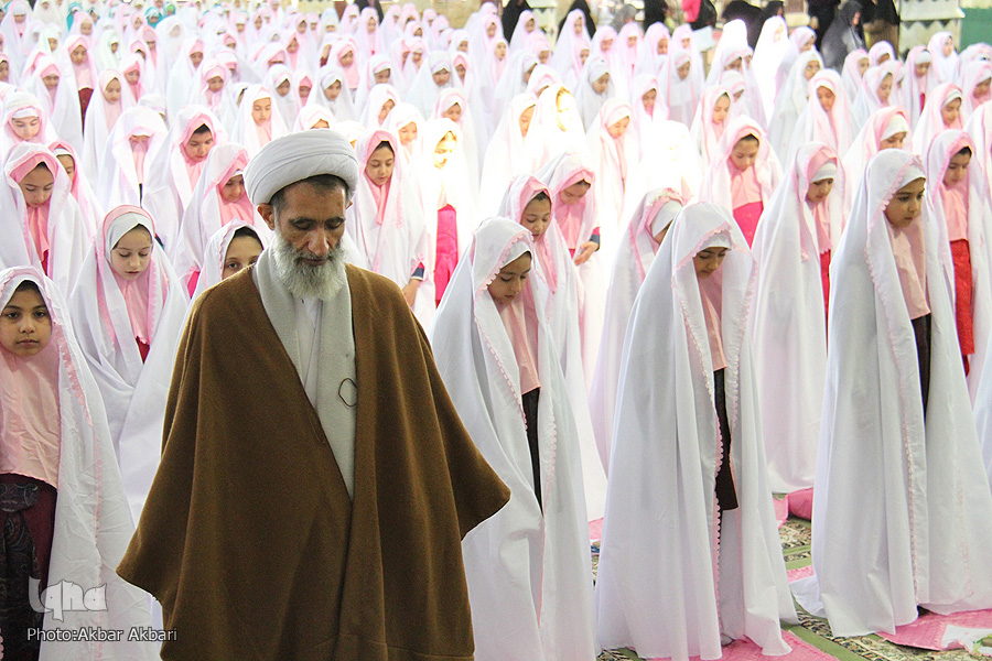 جشن تکلیف دختران دانش آموز در شهرکرد