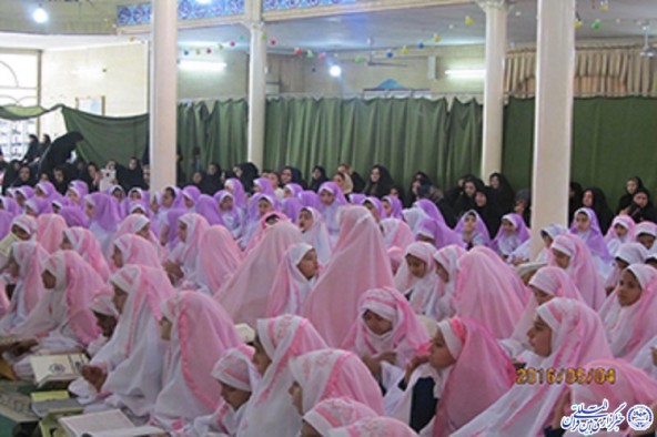 9 هزار دانش‌آموز دختر ایلامی یادگیری قرآن را جشن گرفتند
