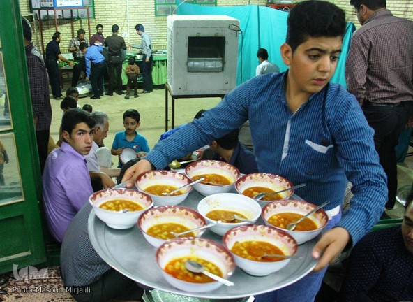 ضیافت افطاری نخستین روز ماه رمضان در مسجدالنبی(ص) شاهدیه یزد