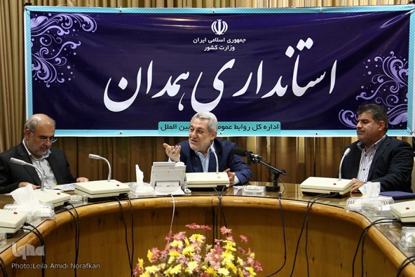 نشست استاندار با عوامل اجرایی ستاد برگزاری مسابقات قرآنی دانش آموزی - همدان