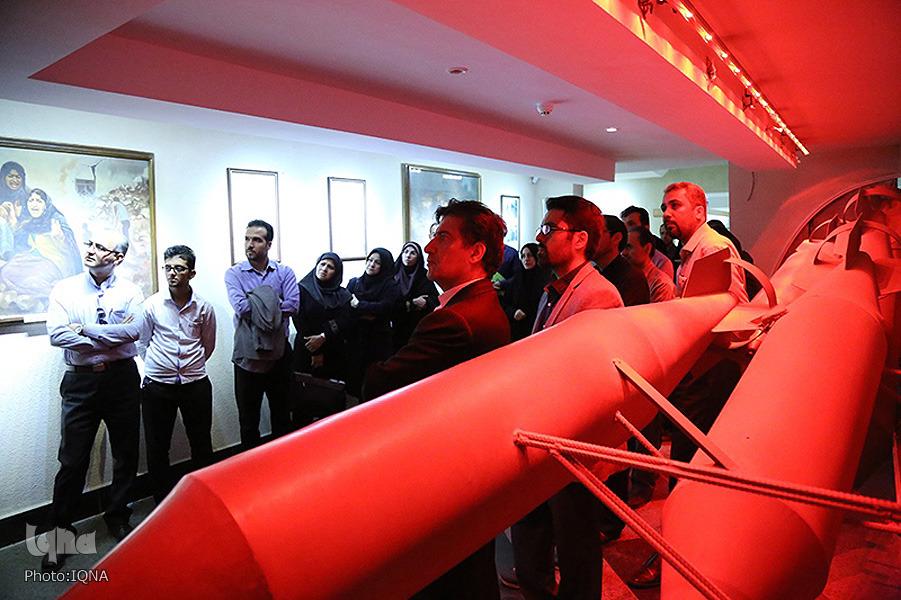 بازدید اعضای هیأت علمی دانشگاه علوم پزشکی همدان از باغ موزه دفاع مقدس