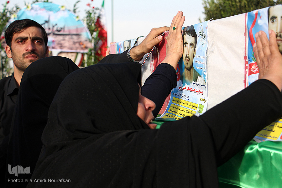 تشییع پیکر هفت شهید دفاع مقدس در همدان