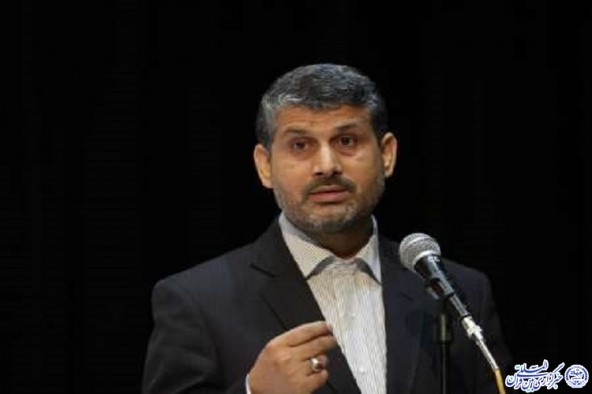 کتاب «سوره‌های سرخ» در ایلام رونمایی شد