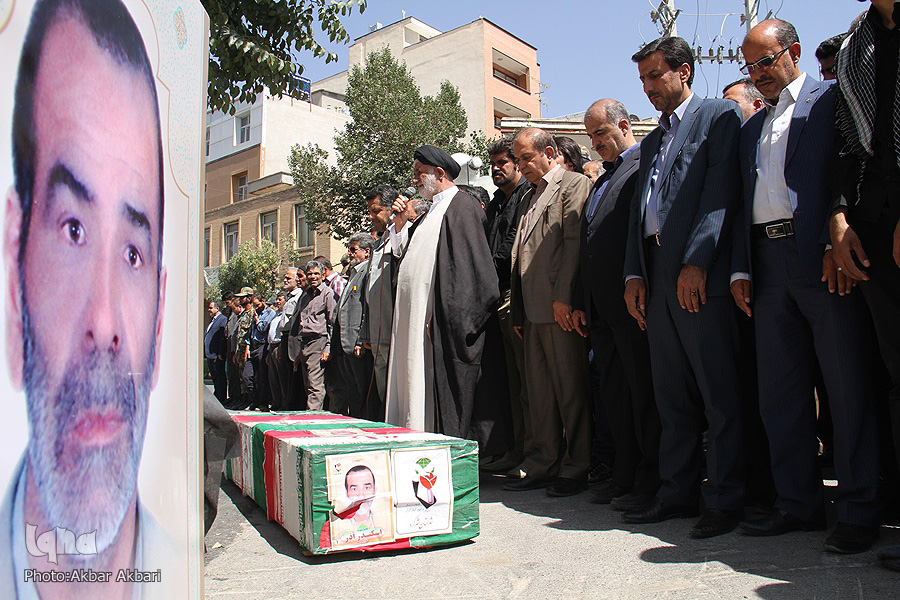 تشییع پیکر جانباز شهید اسکندر آذر در شهرکرد