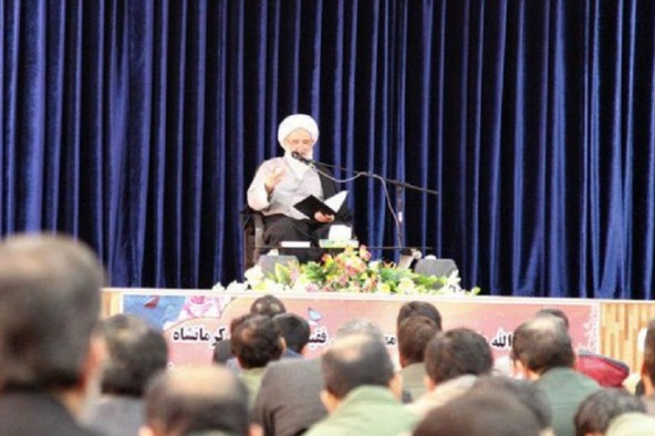 انسان به دنبال تکامل و کسب صفات الهی باشد