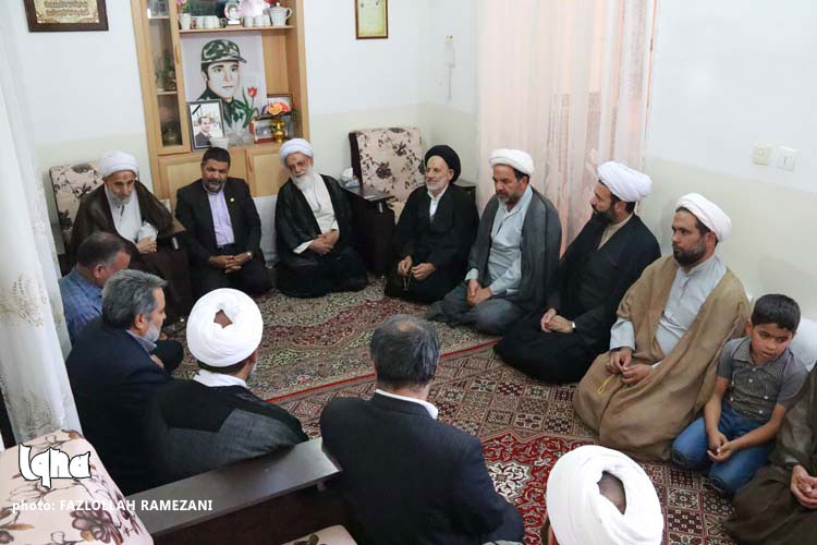 دیدار نماینده ولی‌فقیه با خانواده شهید یعقوب نژاد