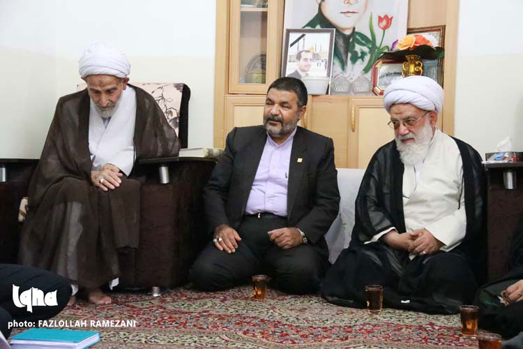 دیدار نماینده ولی‌فقیه با خانواده شهید یعقوب نژاد