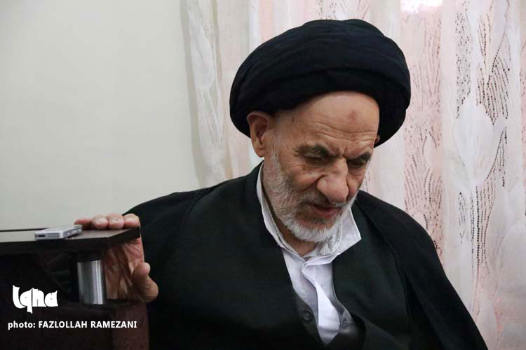 دیدار نماینده ولی‌فقیه با خانواده شهید یعقوب نژاد