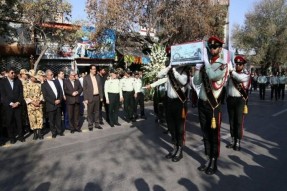 پیکر شهید سرباز محمود نیستانی بر دستان مردم بجنورد تشییع شد