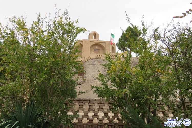 شاعر آیینی بی نشان