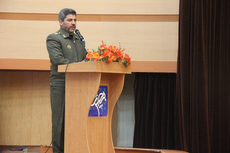 انقلاب اسلامی ایران تفکرات غالب بر نظام دو قطبی را به چالش کشید