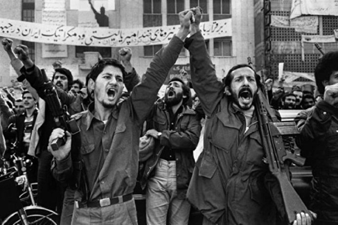 انقلاب ایران تبلور پیروزی قدرت مردمی بر حکومت استبدادی است