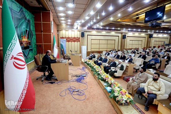 محفل انس با قرآن با حضور استاندار و فعالین قرآنی در قزوین