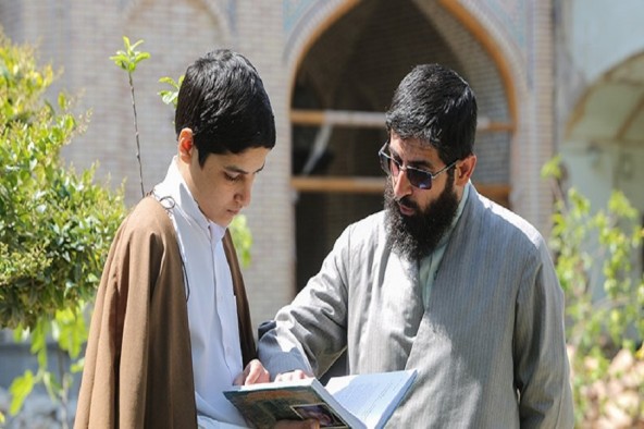 روحانیون سوالات دینی جوانان را با بصیرت و استدلال پاسخ دهند