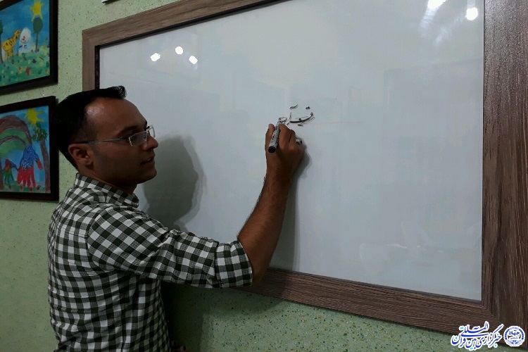 خوشنویسی هنری ماندگار/ استعدادهایی که در تنگنای اقتصادی مغفول میماند خوشنویسی هنری ماندگار/ استعدادهایی که در تنگنای اقتصادی مغفول میماند