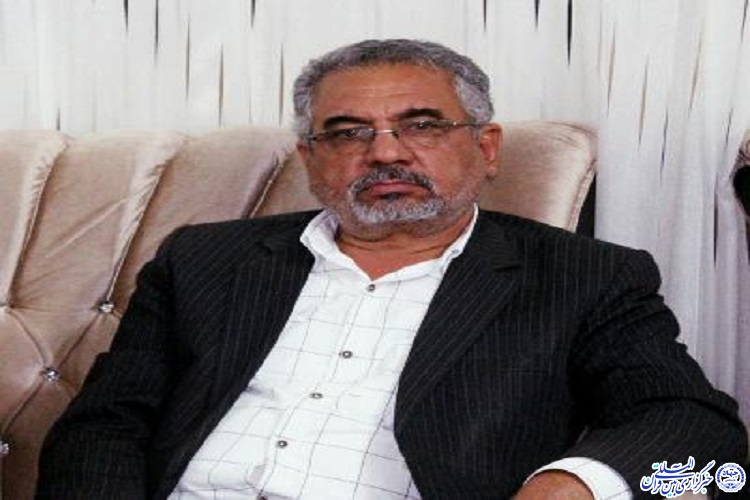 کیست این بگرفته باخون گلو / در نماز عشق با خالق  وضو