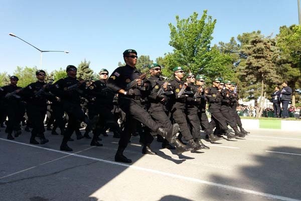 رژه یگان‌های منتخب نیروهای مسلح سمنان برگزار شد