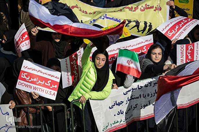 راهپیمایی ۱۳ آبان در قزوین