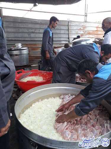 حال&zwnj;و هوای عاشقی خادمان حسینی موکب&zwnj; حضرت ابوالفضل(ع) در کاظمین