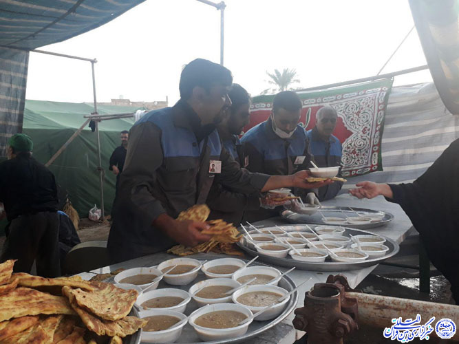 حال&zwnj;و هوای عاشقی خادمان حسینی موکب&zwnj; حضرت ابوالفضل(ع) در کاظمین