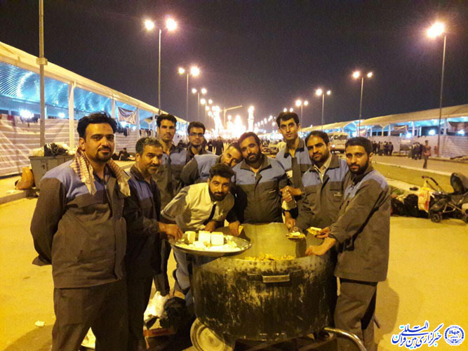 حال&zwnj;و هوای عاشقی خادمان حسینی موکب&zwnj; حضرت ابوالفضل(ع) در کاظمین