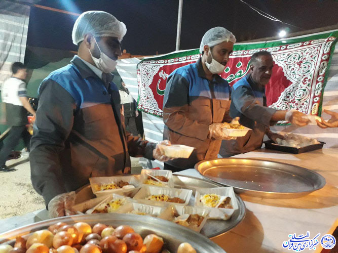 حال&zwnj;و هوای عاشقی خادمان حسینی موکب&zwnj; حضرت ابوالفضل(ع) در کاظمین