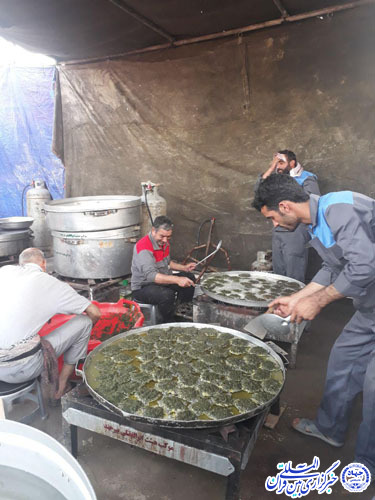 حال&zwnj;و هوای عاشقی خادمان حسینی موکب&zwnj; حضرت ابوالفضل(ع) در کاظمین