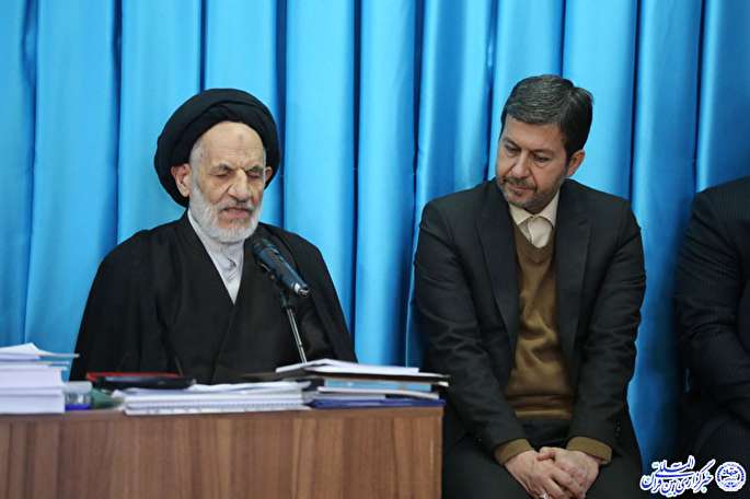 مدیران نظام قانون اساسی را برپایه عدل پیاده کنند