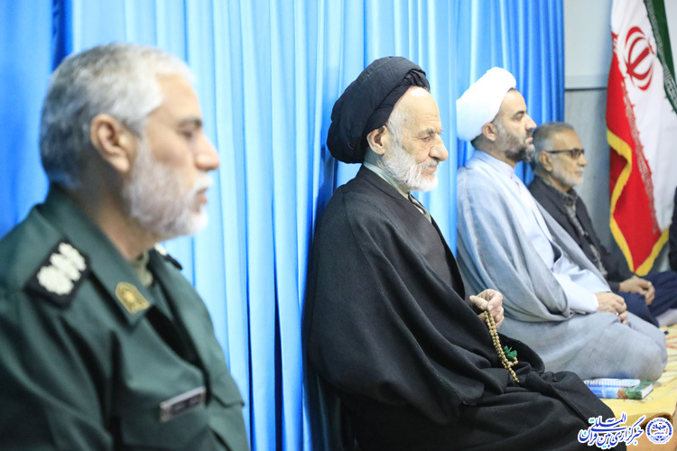 دیدار عوامل اجرایی اجلاسیه شهدای بانوان خراسان‌‌جنوبی با آیت الله عبادی