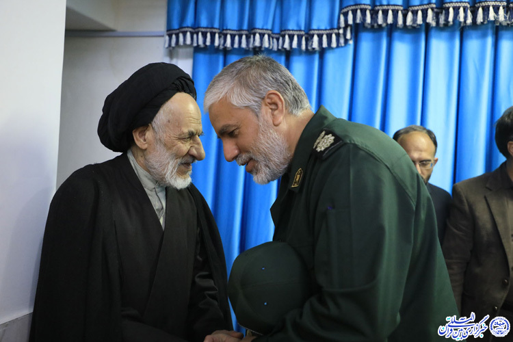 دیدار عوامل اجرایی اجلاسیه شهدای بانوان خراسان‌‌جنوبی با آیت الله عبادی