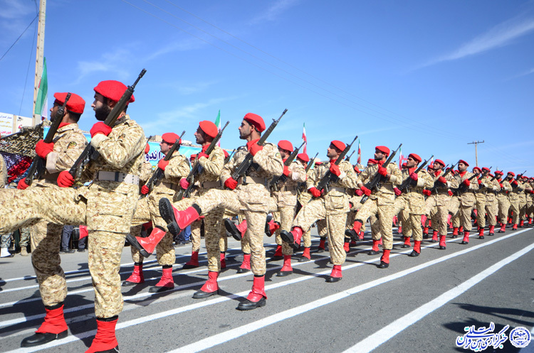 رژه نیروهای مسلح در خراسان&zwnj;جنوبی در روز ارتش