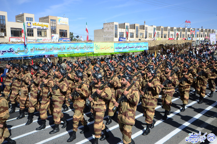 رژه نیروهای مسلح در خراسان&zwnj;جنوبی در روز ارتش