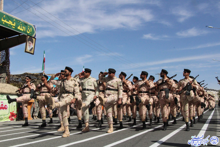 رژه نیروهای مسلح در خراسان&zwnj;جنوبی در روز ارتش