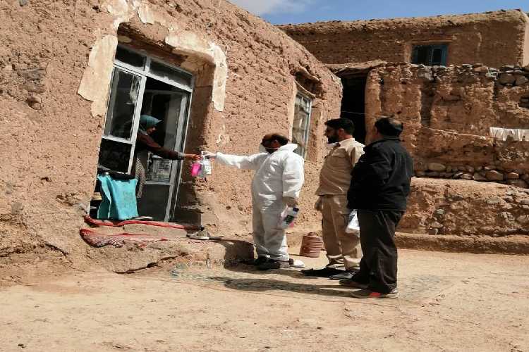 بسته&zwnj;های بهداشتی در روستاهای مرزی زیرکوه توزیع شد