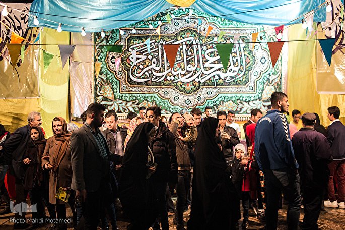 ⁨حال و هوای شب نیمه شعبان در شهر قزوین⁩