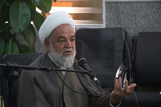 روزه‌داری ماه رمضان پلکان معرفت انسان شود