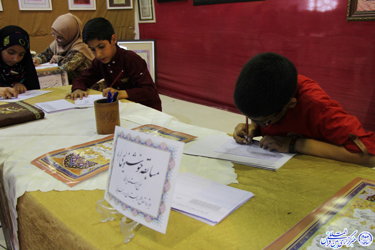 کیمیاگری قلم در دستان یک هنرمند