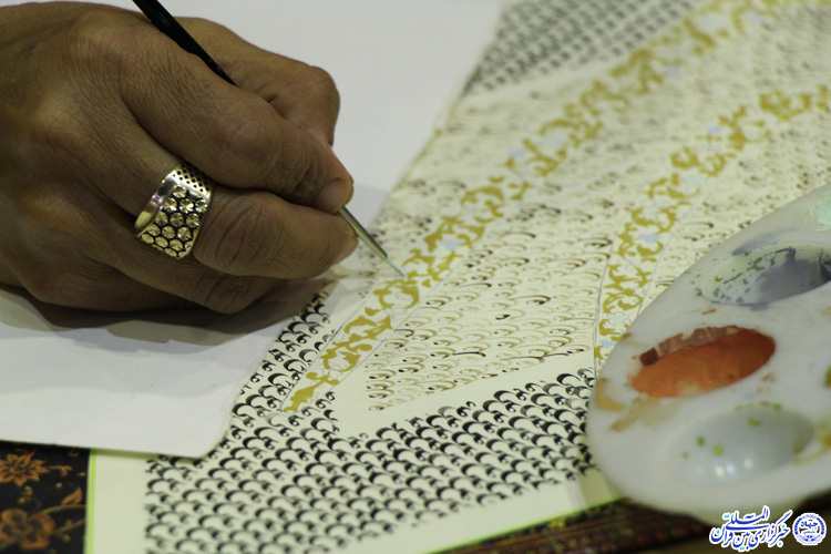 کیمیاگری قلم در دستان یک هنرمند