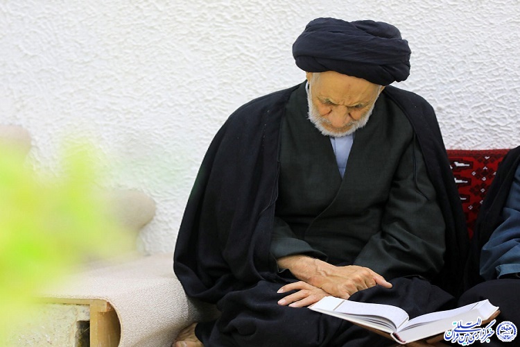 افراد مواضع سیاسی از قرآن بیاموزند افراد مواضع سیاسی از قرآن بیاموزند