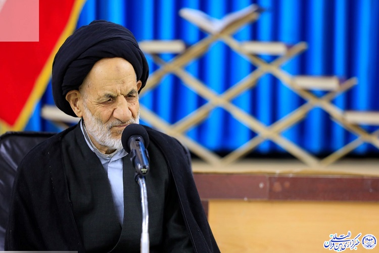 افراد مواضع سیاسی از قرآن بیاموزند افراد مواضع سیاسی از قرآن بیاموزند