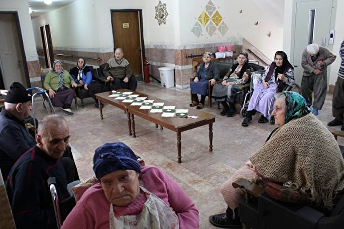 عکس | اهدای بسته‌های حمایتی به سرای سالمندان حضرت یوسف(ع)