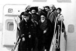 فیلم | لحظه ورود امام خمینی(ره) به ایران در ۱۲ بهمن ۱۳۵۷
