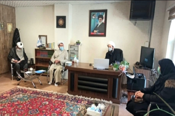 طلاب با اندیشه و عمل خود برای اصلاح جامعه تلاش کنند