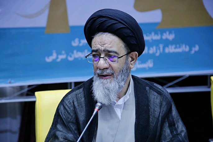 کلاس درس امام صادق(ع) زمینه را برای تبیین مفاهیم قرآنی و اسلامی فراهم کرد